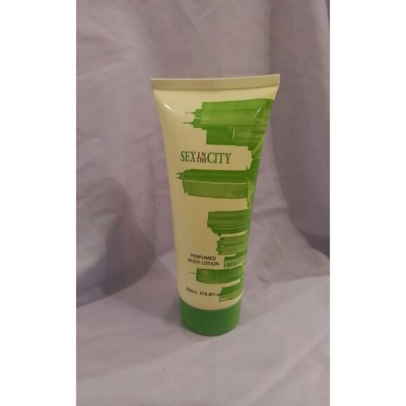 Sex In The City Kiss Perfumed Body Lotion 200ml Instyle Parfums - Picture 1 of 2